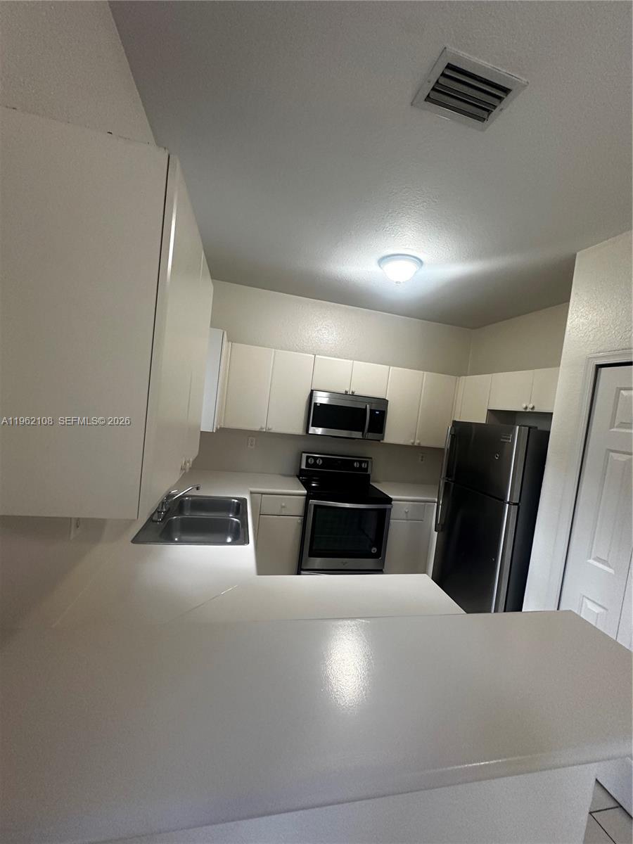 SHOMA TOWNHOMES AT KEYSCO - Residential Lease