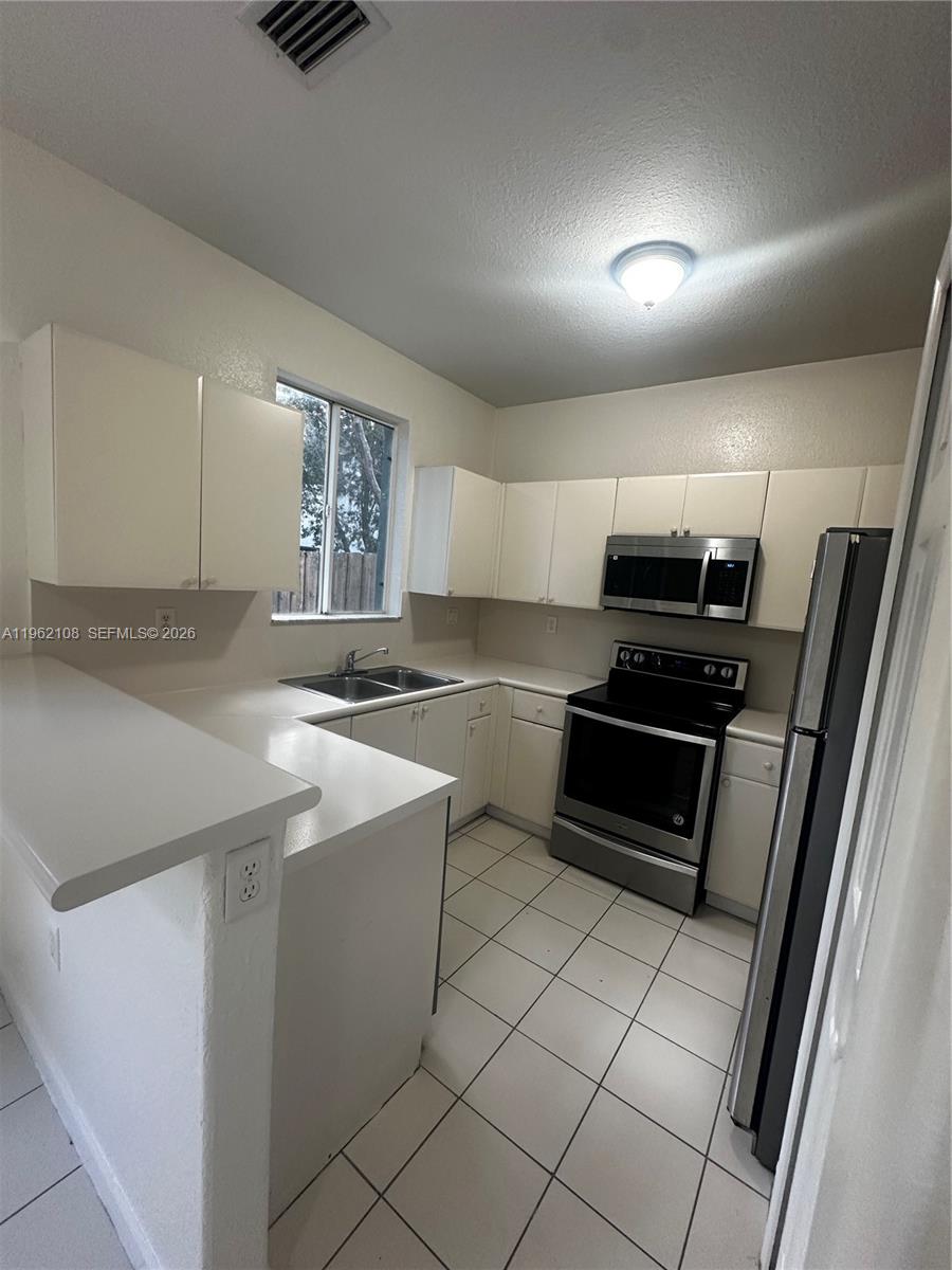 SHOMA TOWNHOMES AT KEYSCO - Residential Lease
