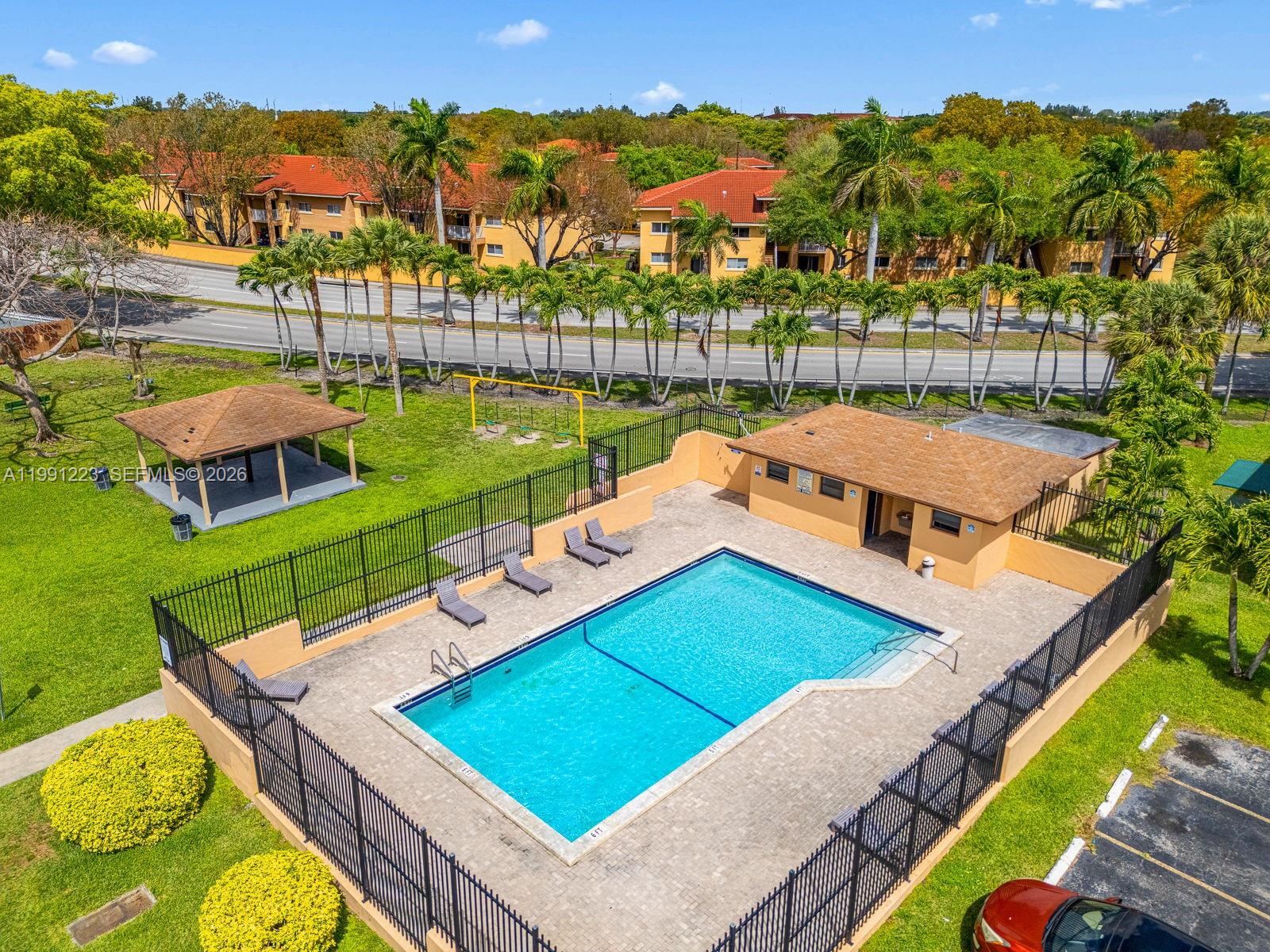 LAGUNA TROPICAL CONDO - Residential