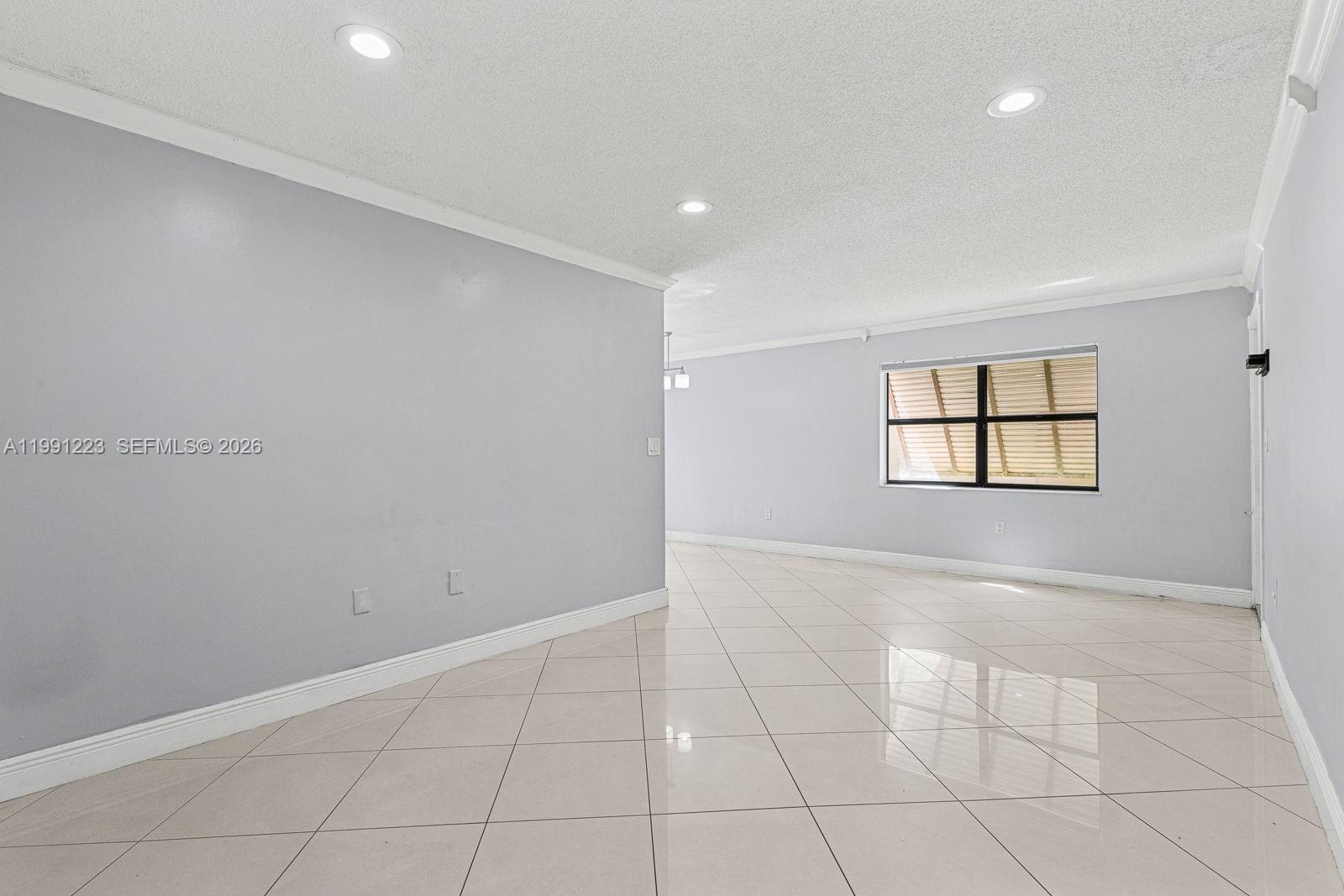 LAGUNA TROPICAL CONDO - Residential
