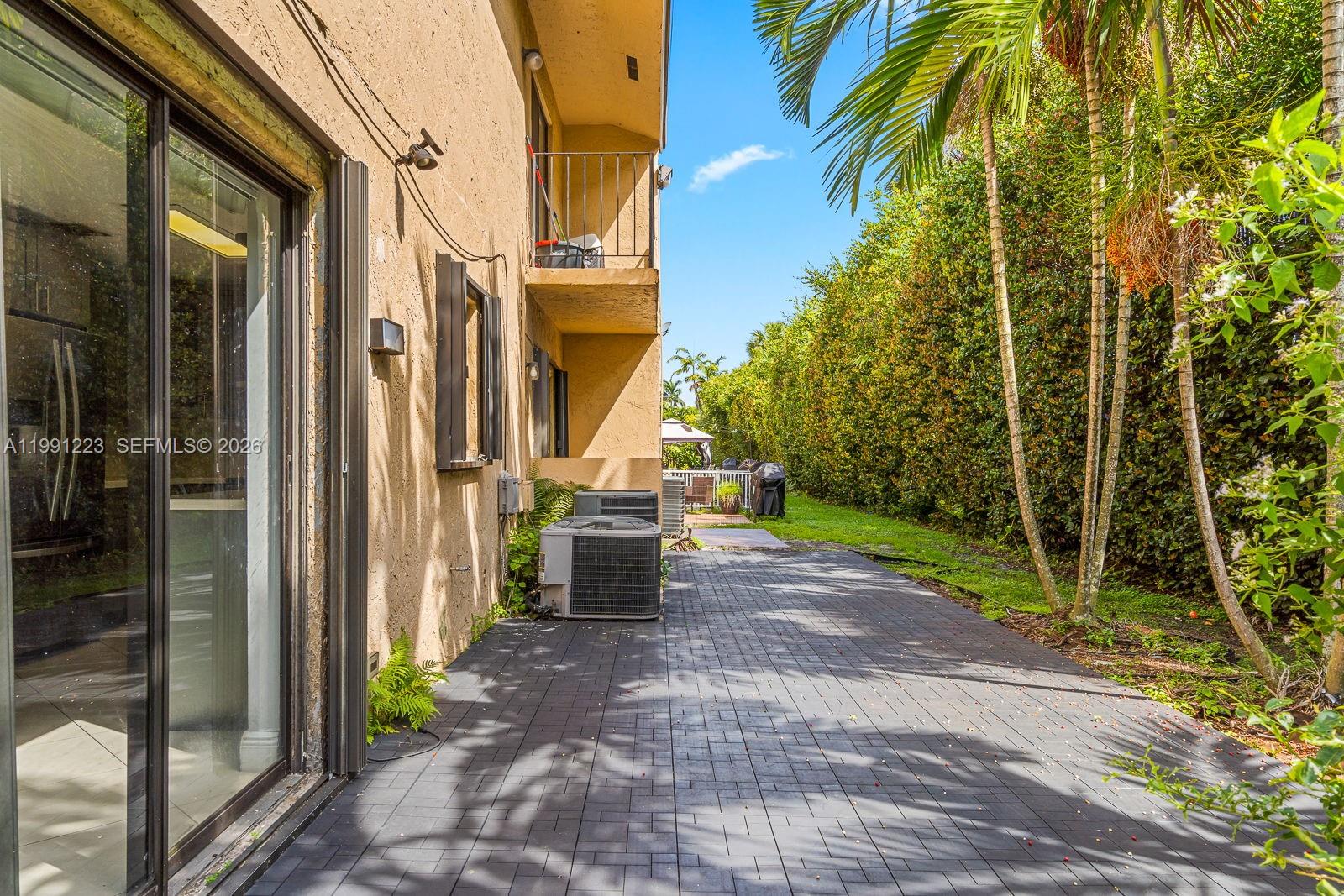 LAGUNA TROPICAL CONDO - Residential