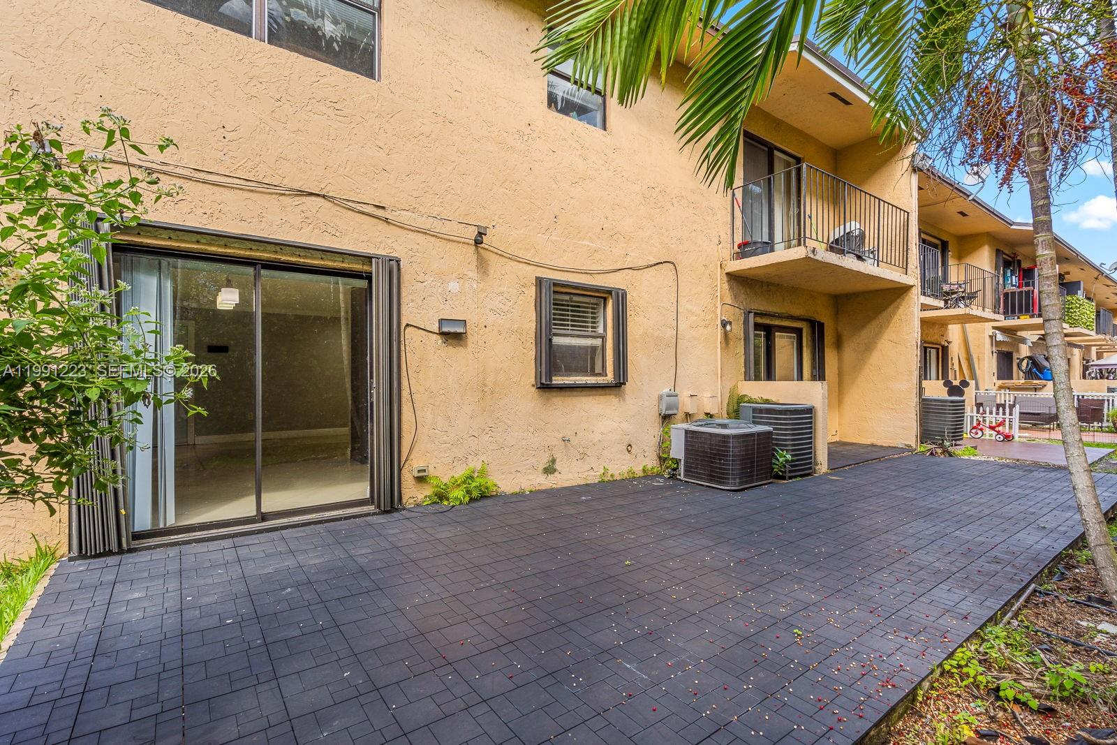 LAGUNA TROPICAL CONDO - Residential