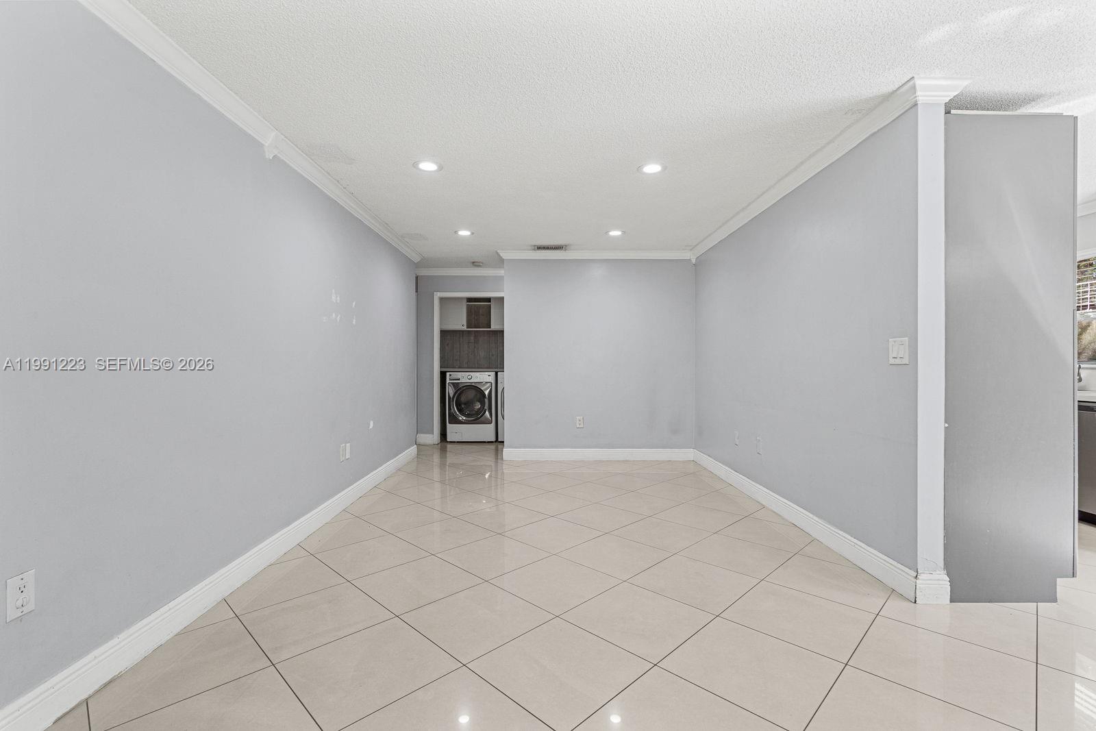 LAGUNA TROPICAL CONDO - Residential