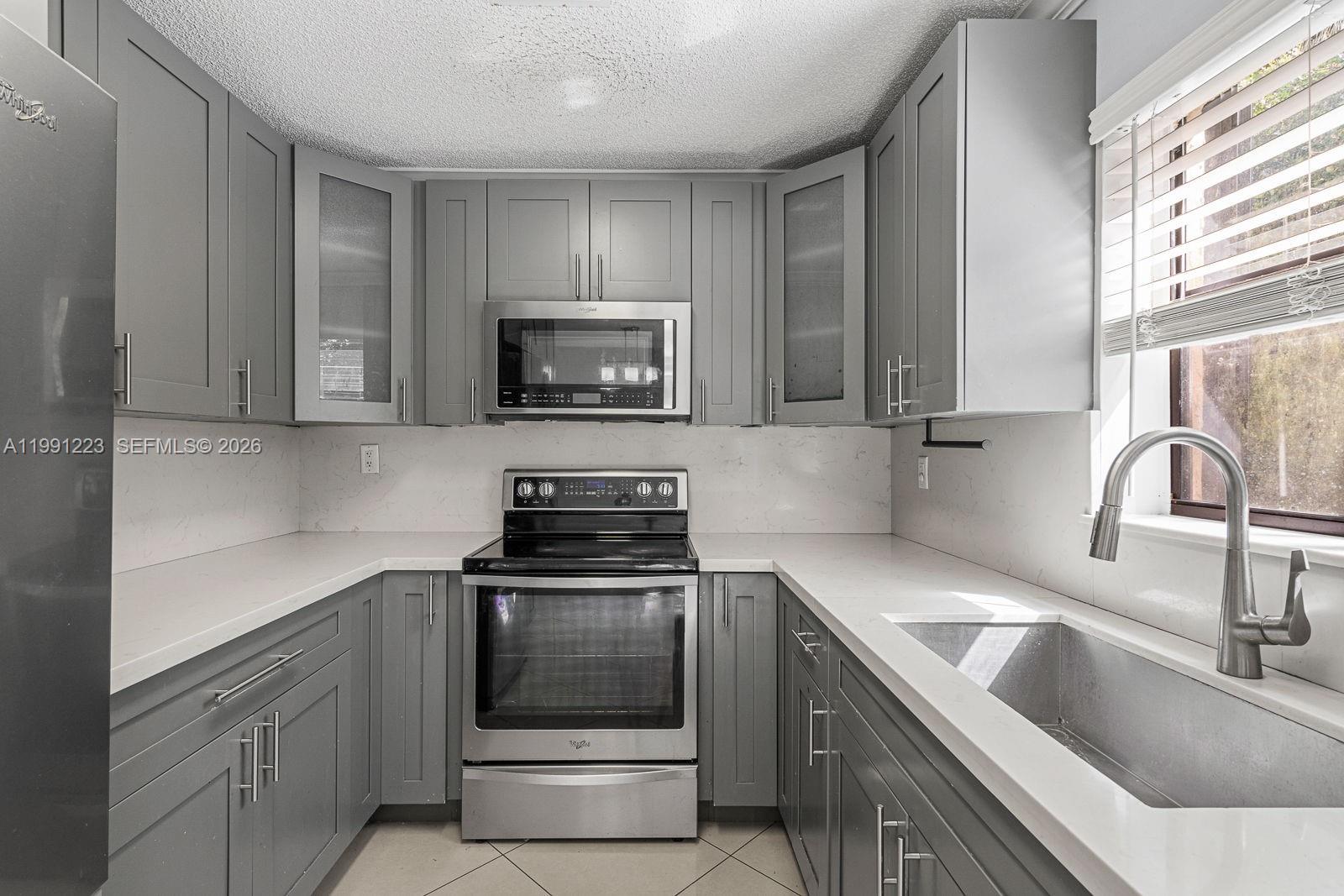 LAGUNA TROPICAL CONDO - Residential
