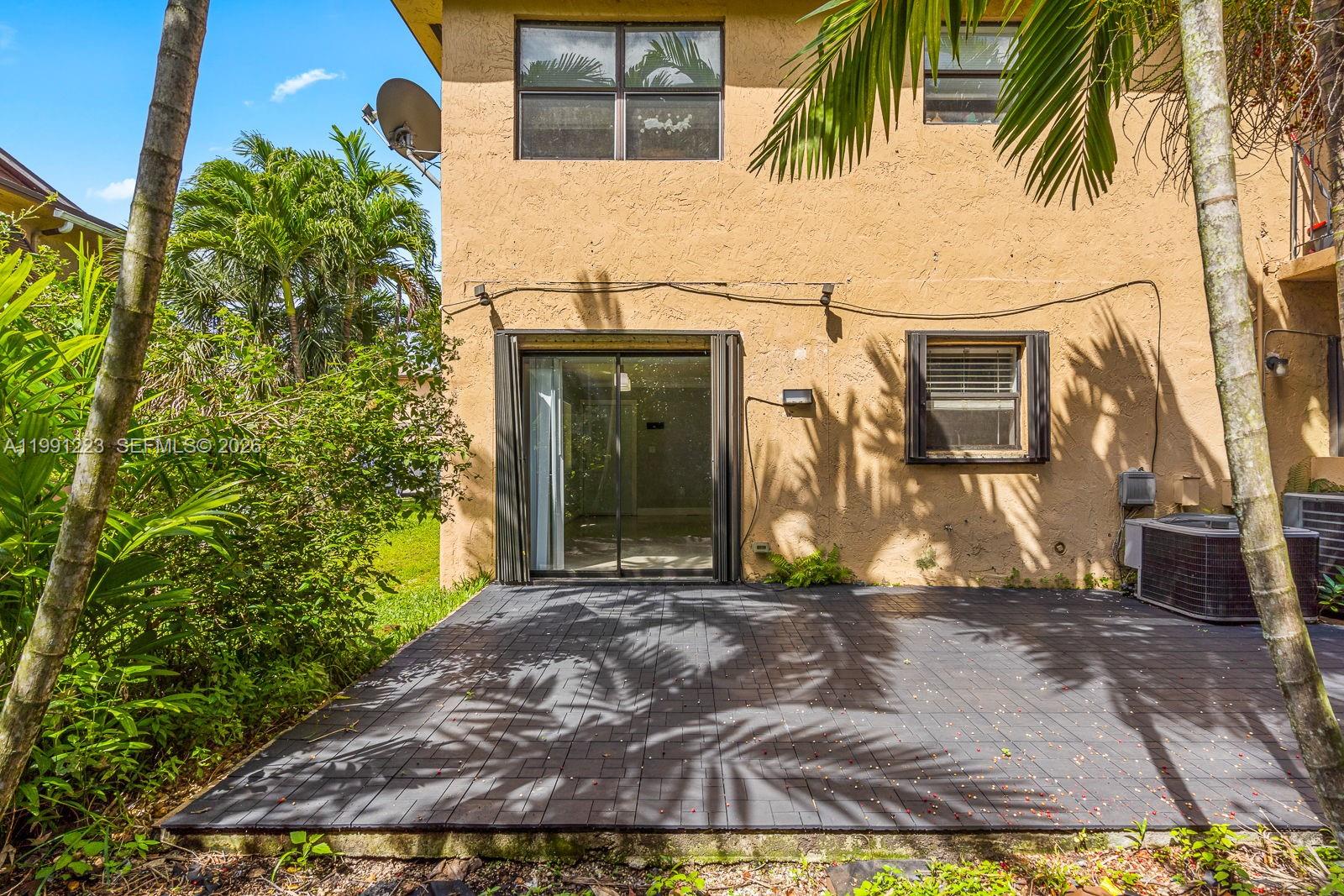 LAGUNA TROPICAL CONDO - Residential