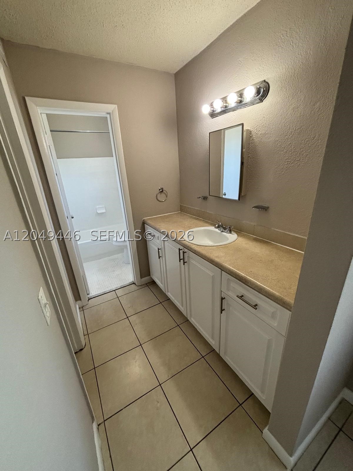 HIGHWAY PARK - Residential Lease