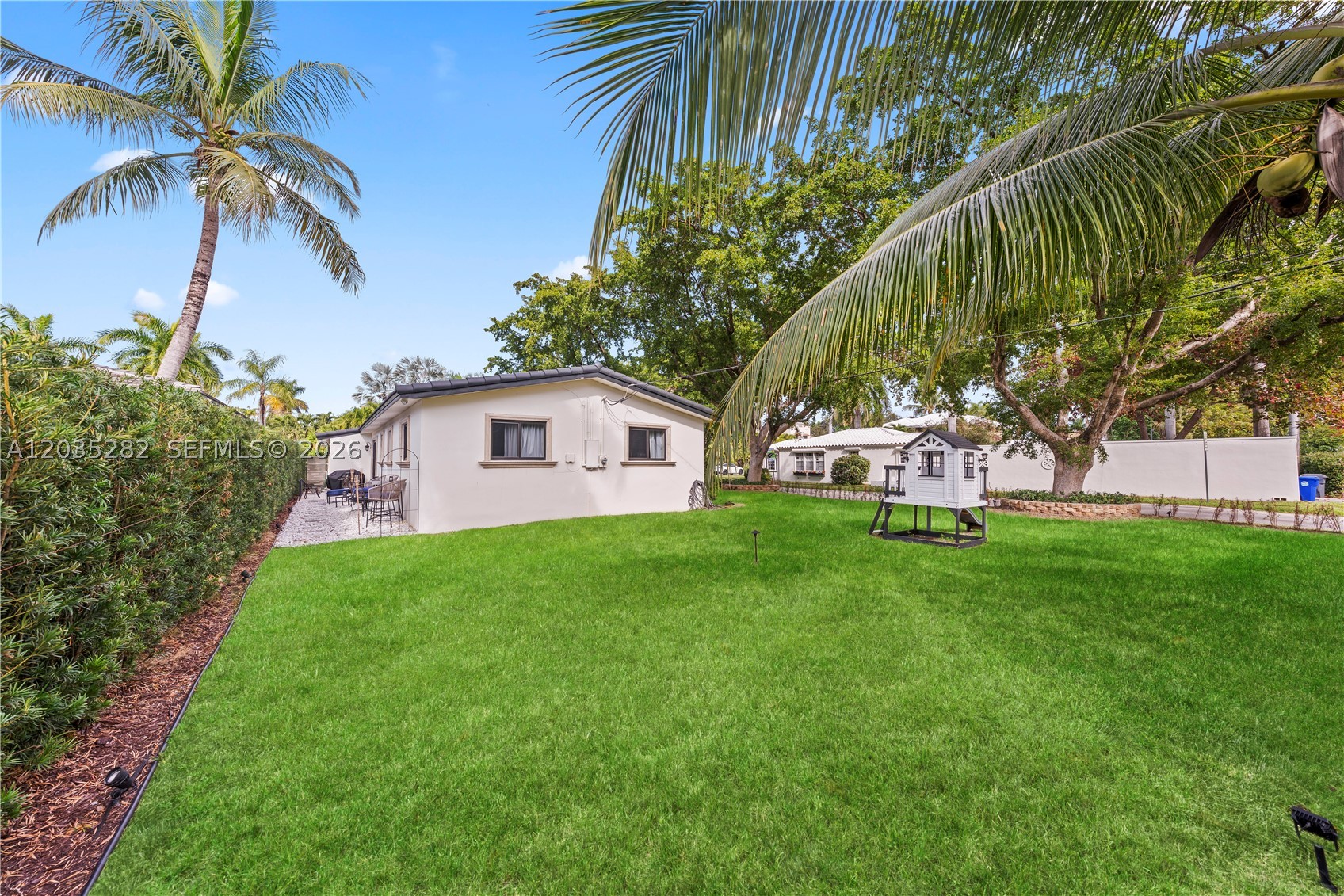 HOLLYWOOD LAKES SECTION - Residential