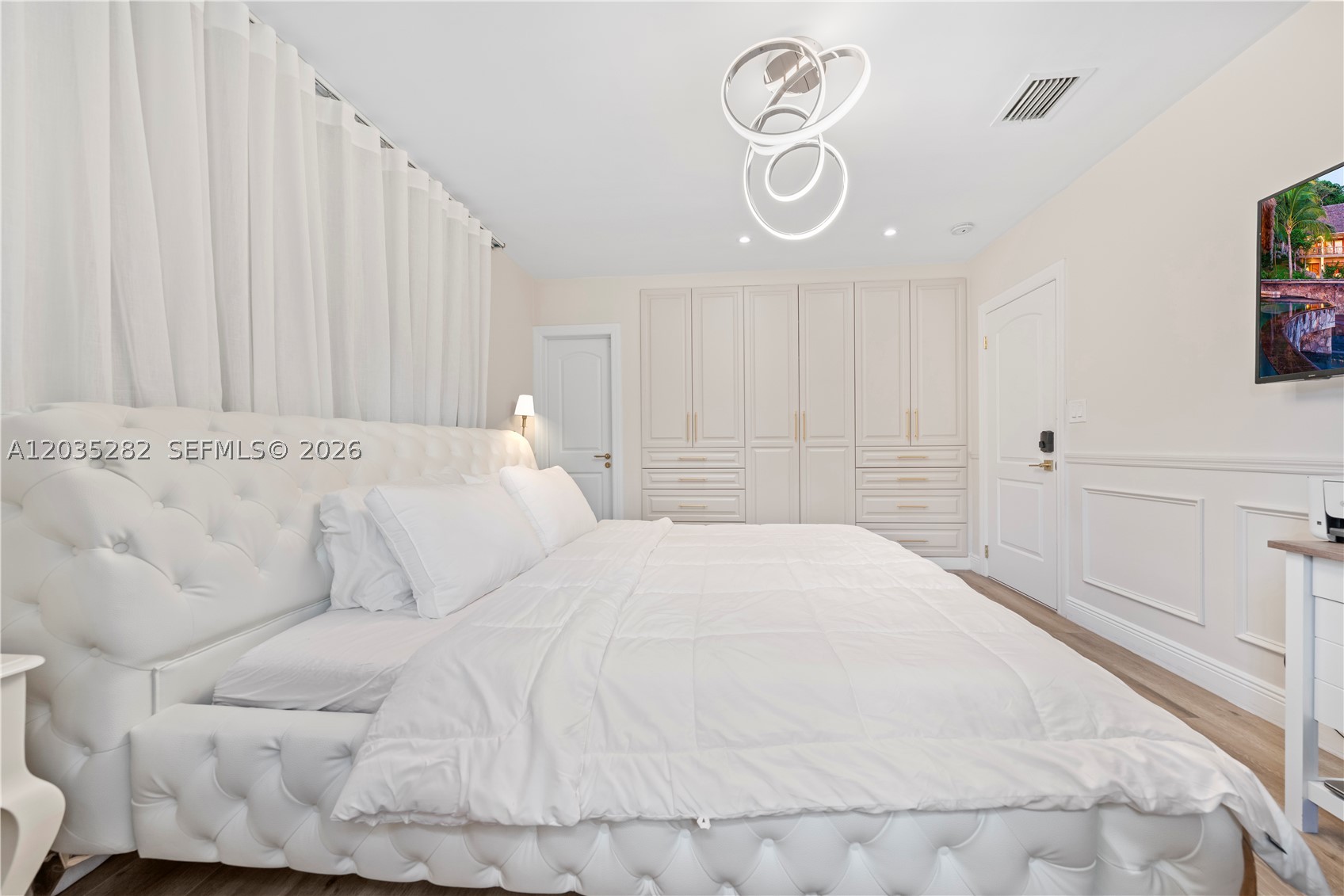 HOLLYWOOD LAKES SECTION - Residential