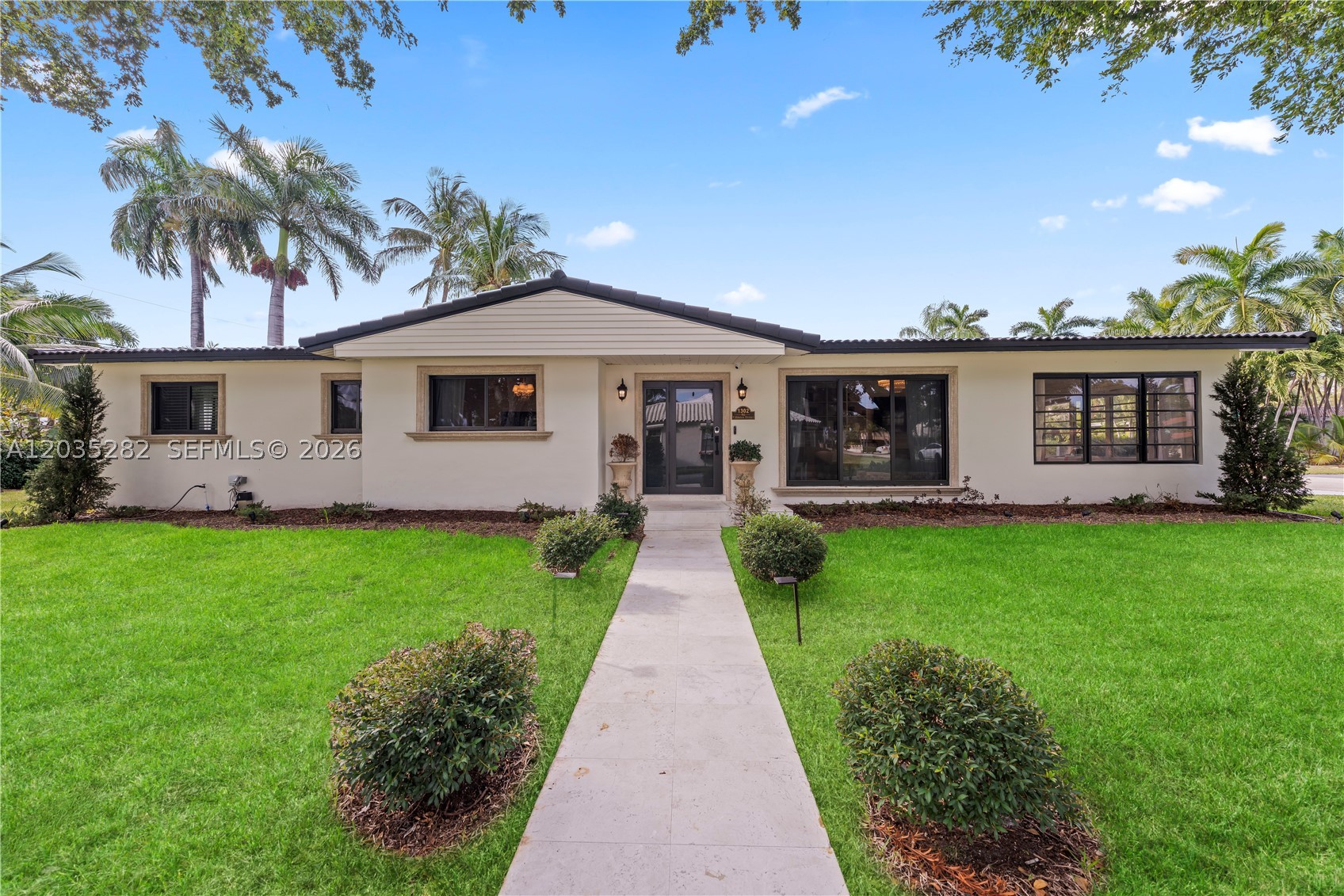 HOLLYWOOD LAKES SECTION - Residential