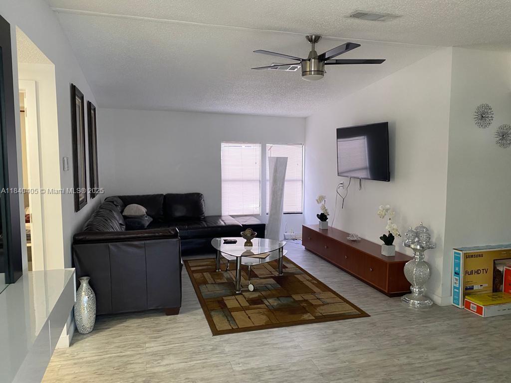UNIVERSITY LAKES - Residential Lease