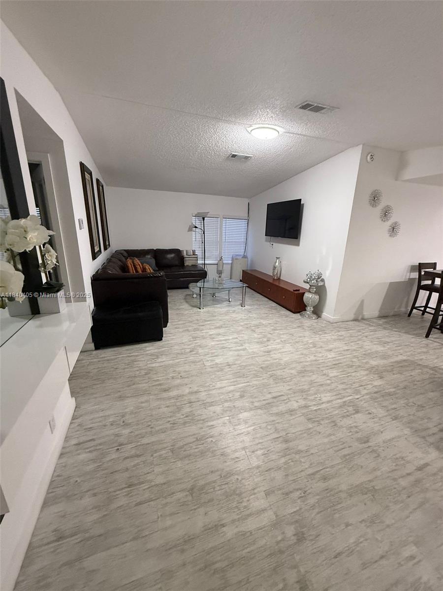 UNIVERSITY LAKES - Residential Lease