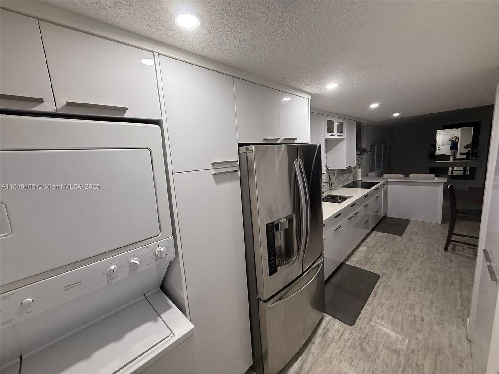 UNIVERSITY LAKES - Residential Lease
