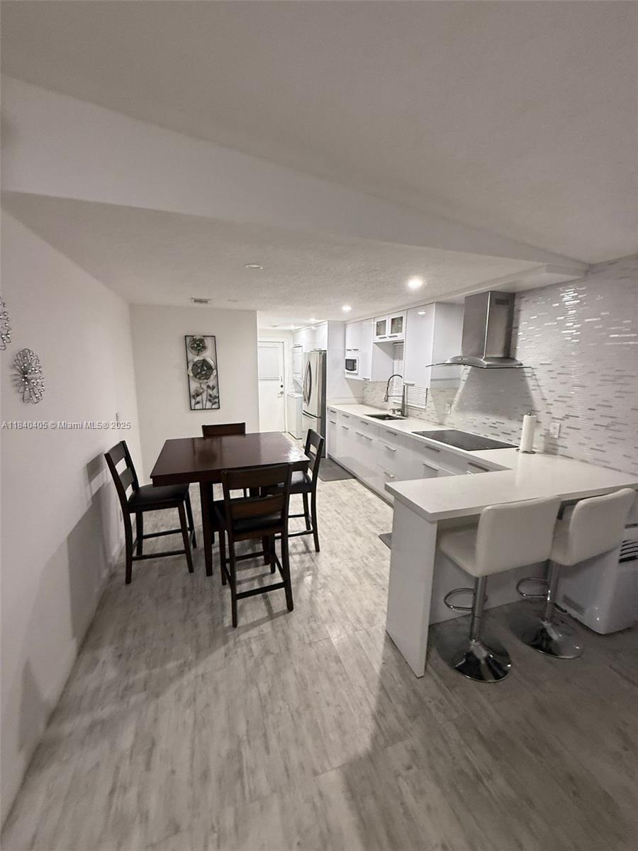 UNIVERSITY LAKES - Residential Lease