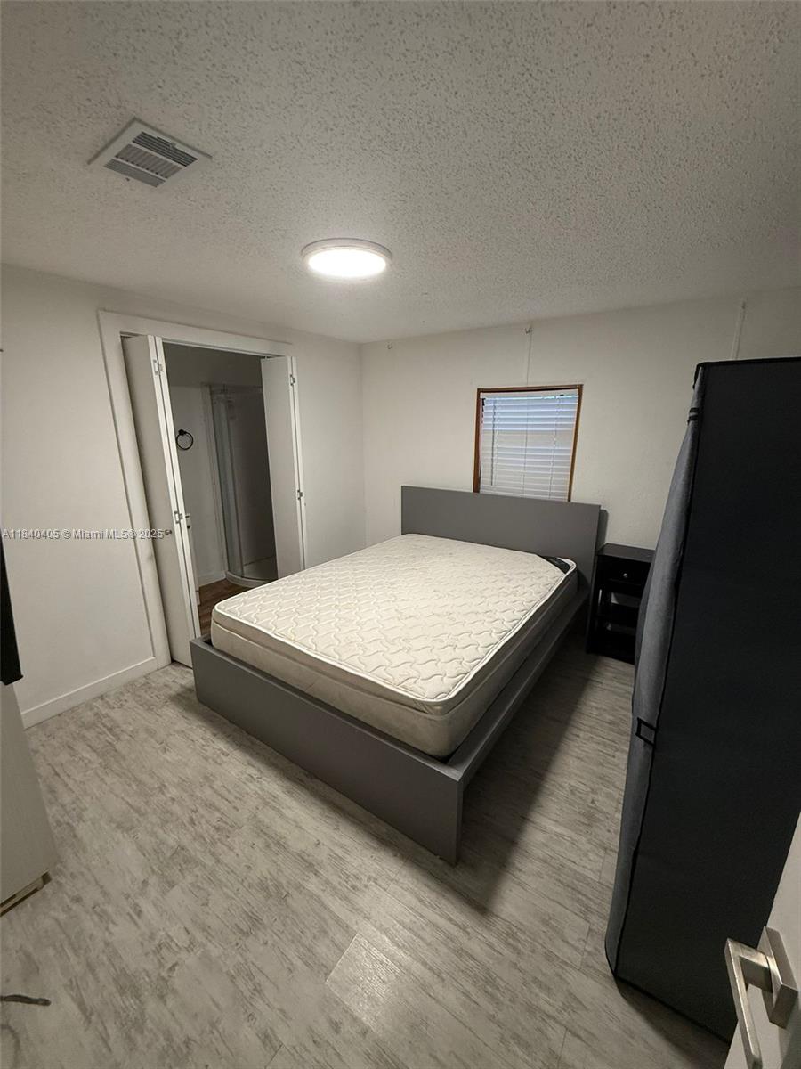 UNIVERSITY LAKES - Residential Lease