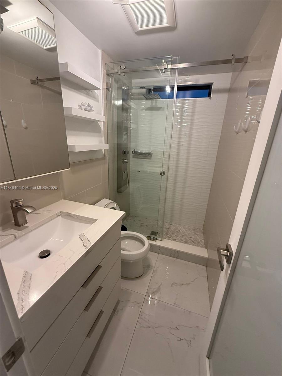 UNIVERSITY LAKES - Residential Lease
