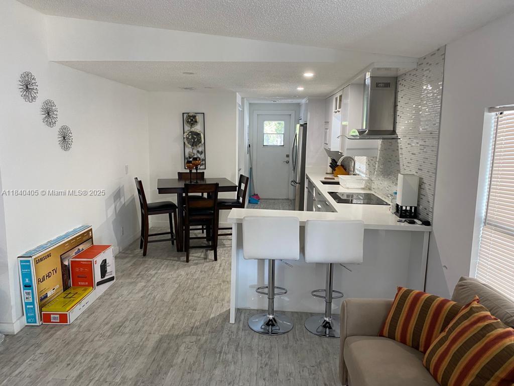 UNIVERSITY LAKES - Residential Lease