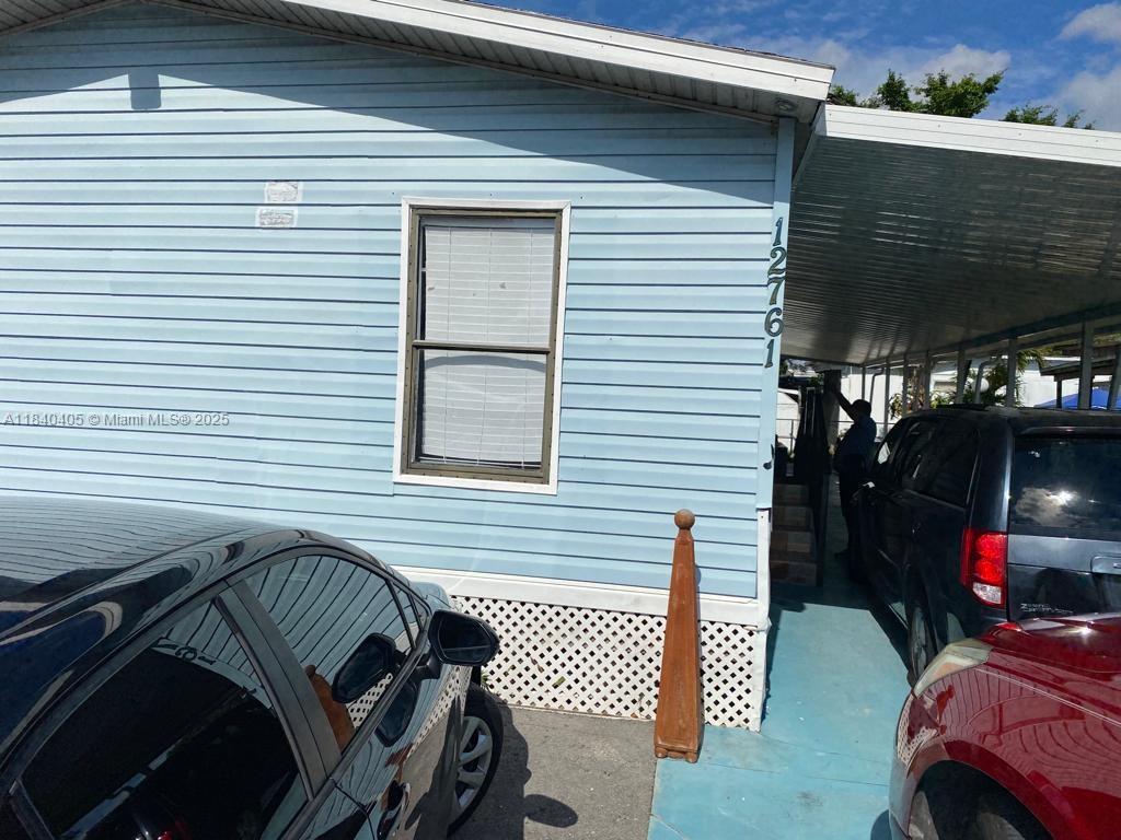 GREAT 2 BED / 2 BATH APARTMENT (#1) FOR RENT IN MOBILE HOME AT UNIVERSITY LAKES. PARTIALLY FURNISHED. ELECTRICITY, WATER/SEWER INCLUDED IN RENT. LAKE VIEW AND ACCESS. ENJOY LAKE, POOL,TENNIS COURTS & CHILD PLAY AREA.