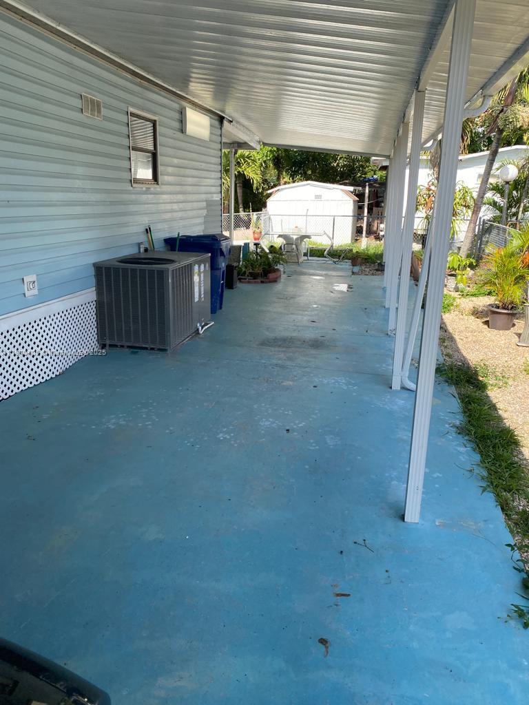 UNIVERSITY LAKES - Residential Lease