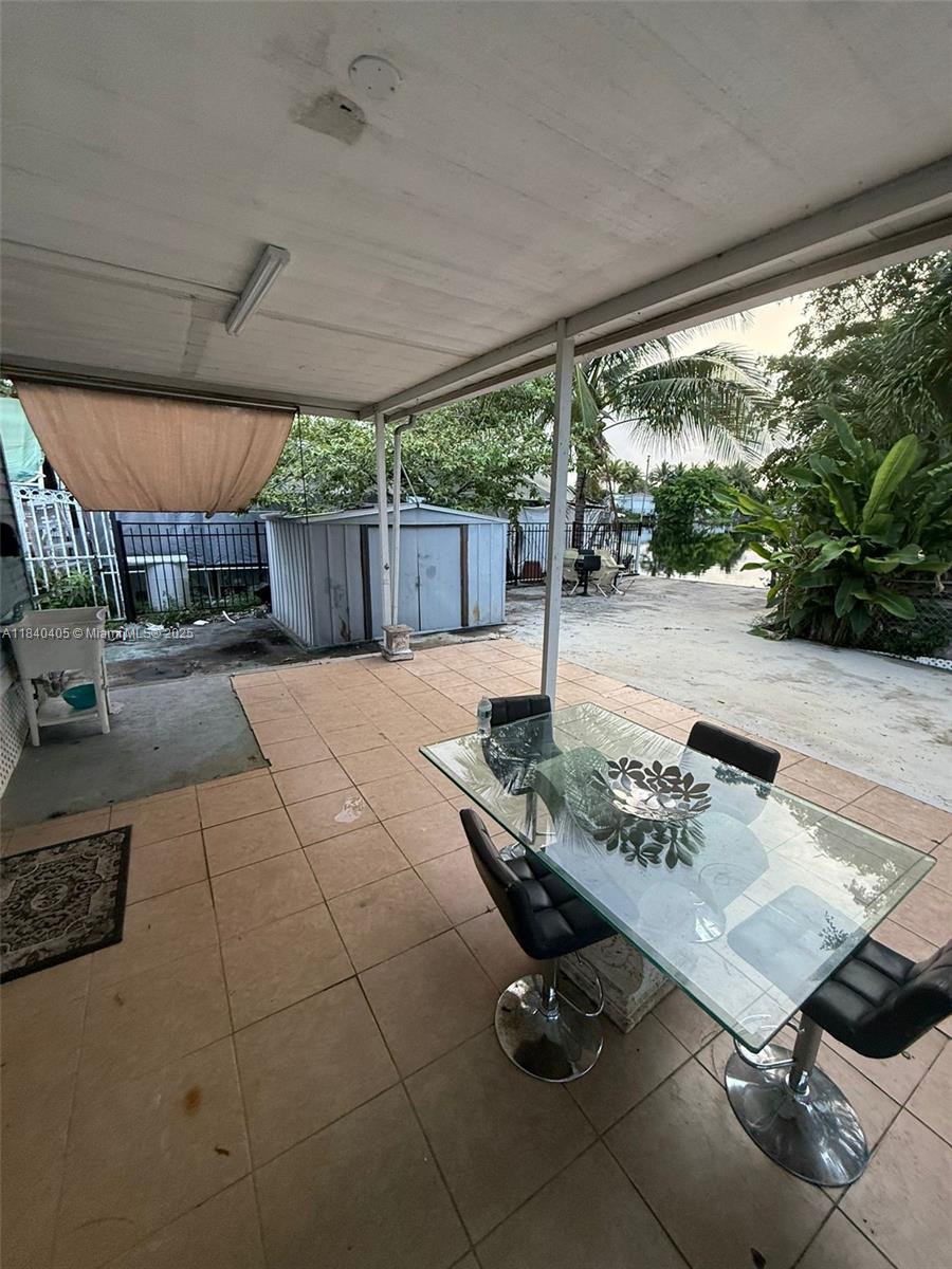 UNIVERSITY LAKES - Residential Lease