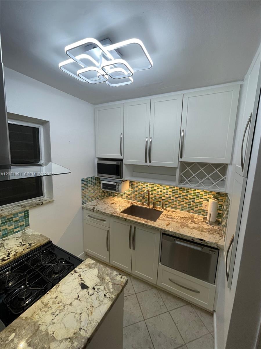 LAKE VIEW SUB AMD - Residential Lease