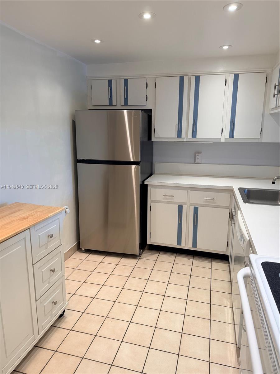 DANIANS SOUTH CONDO - Residential