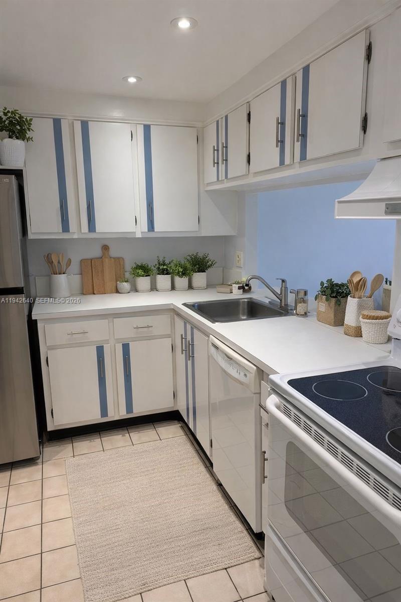 DANIANS SOUTH CONDO - Residential