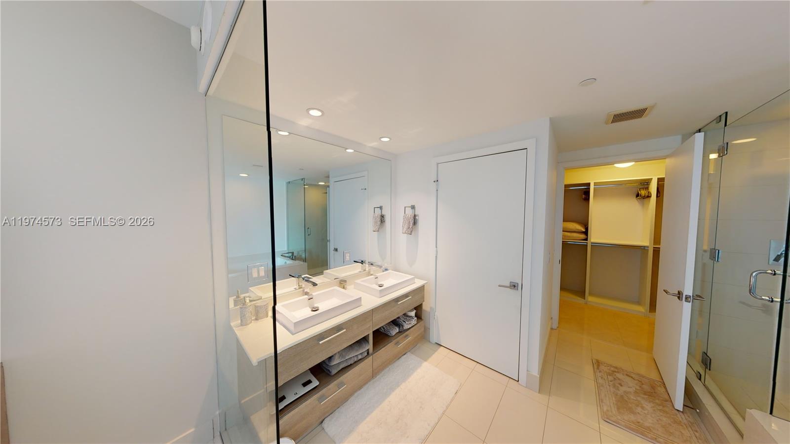 PARAISO BAY CONDO - Residential Lease