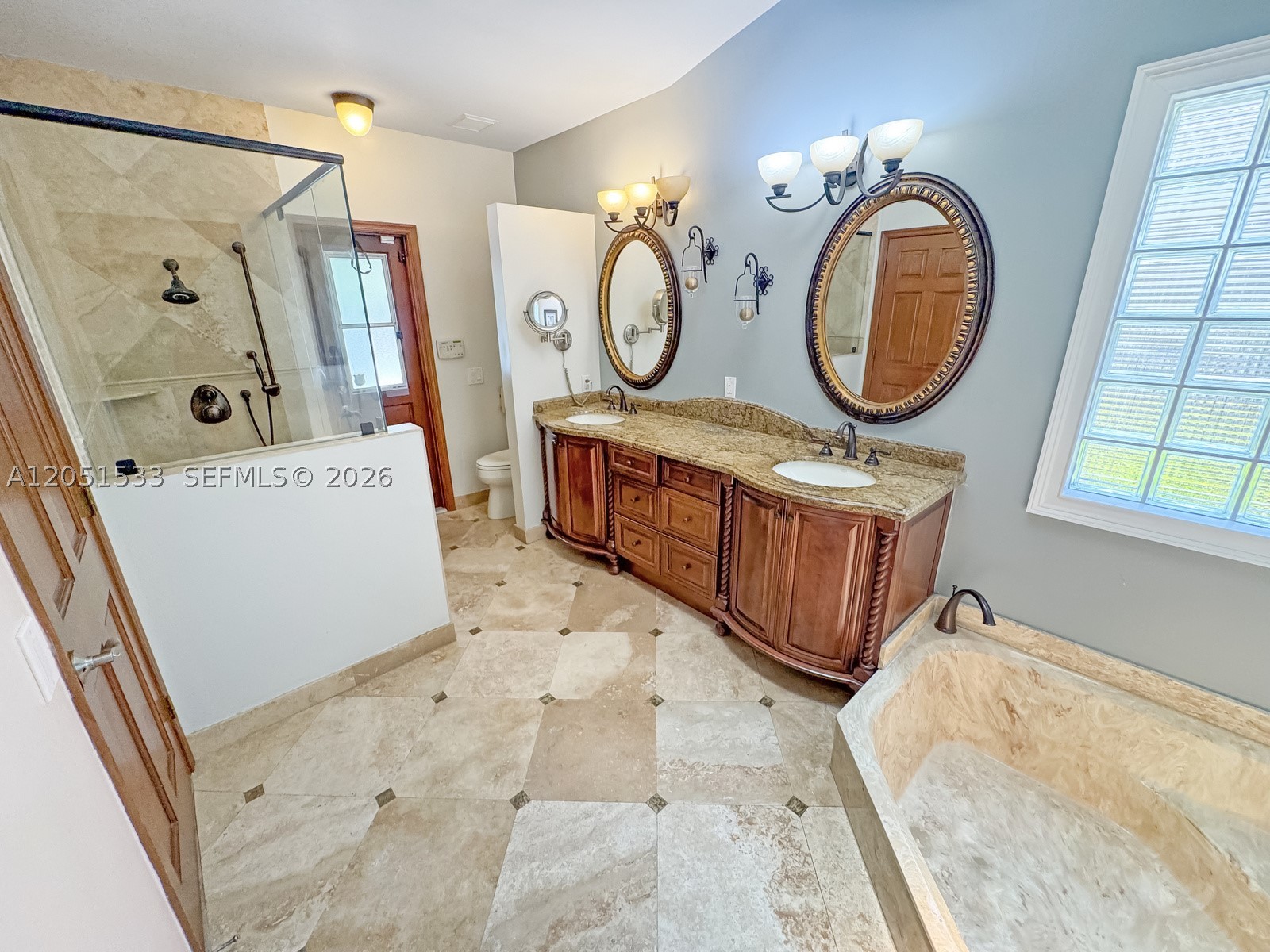 EMBASSY LAKES - Residential