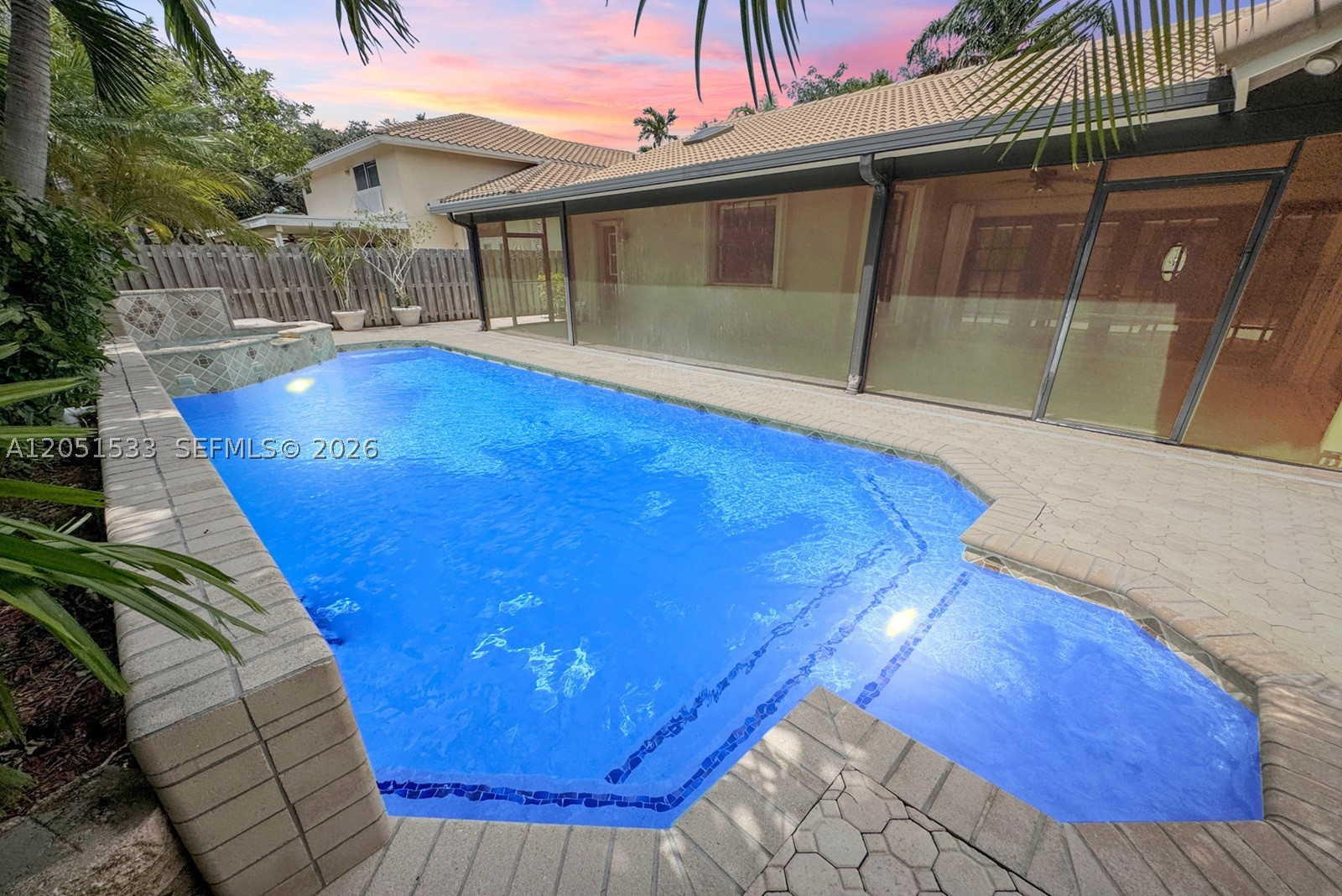 EMBASSY LAKES - Residential