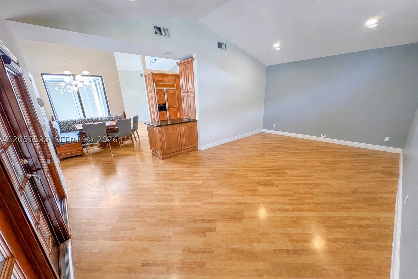 EMBASSY LAKES - Residential