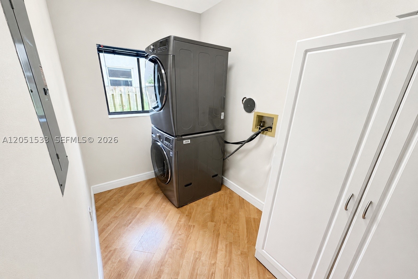 EMBASSY LAKES - Residential