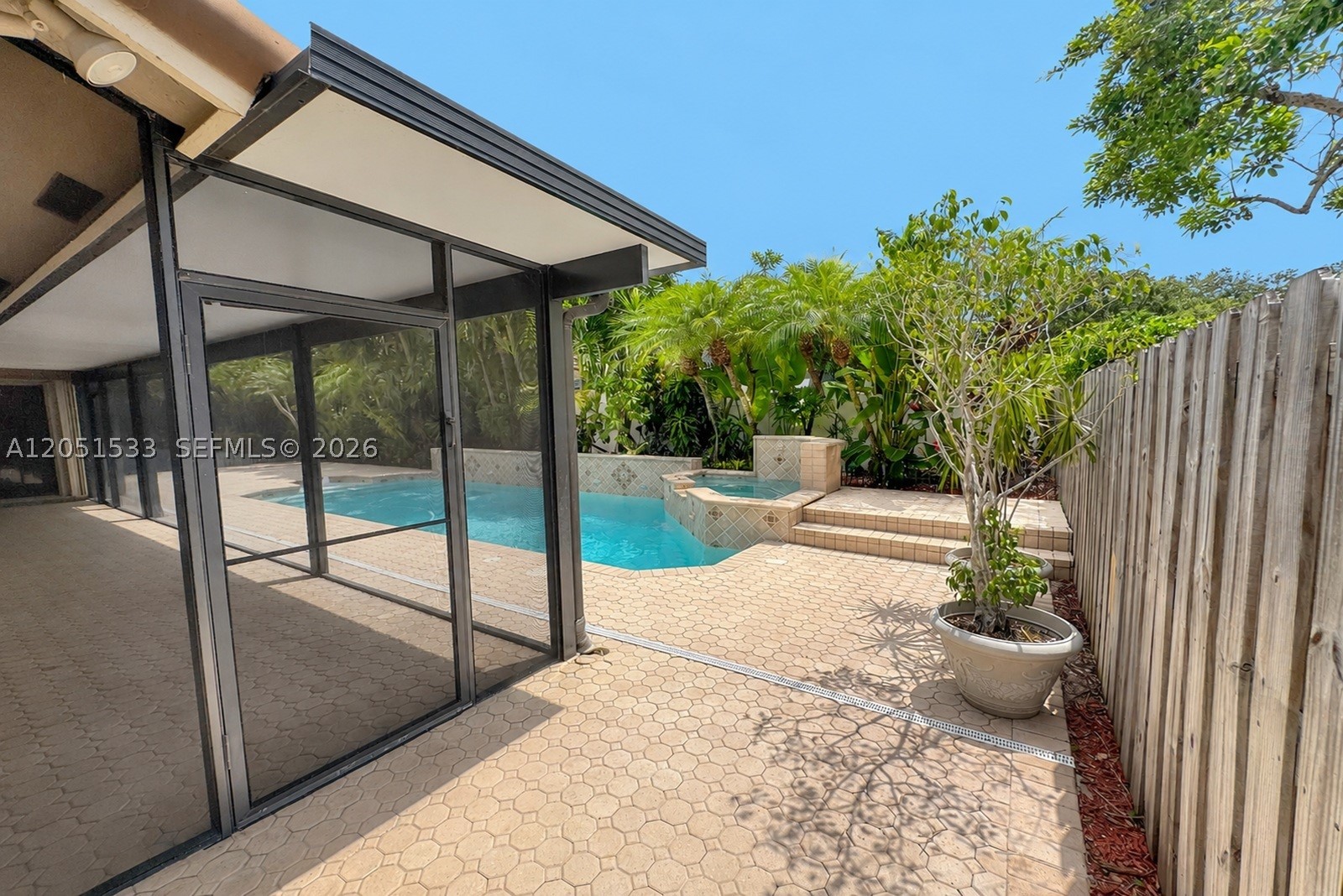 EMBASSY LAKES - Residential