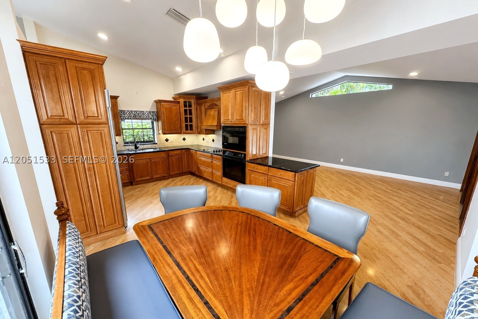 EMBASSY LAKES - Residential