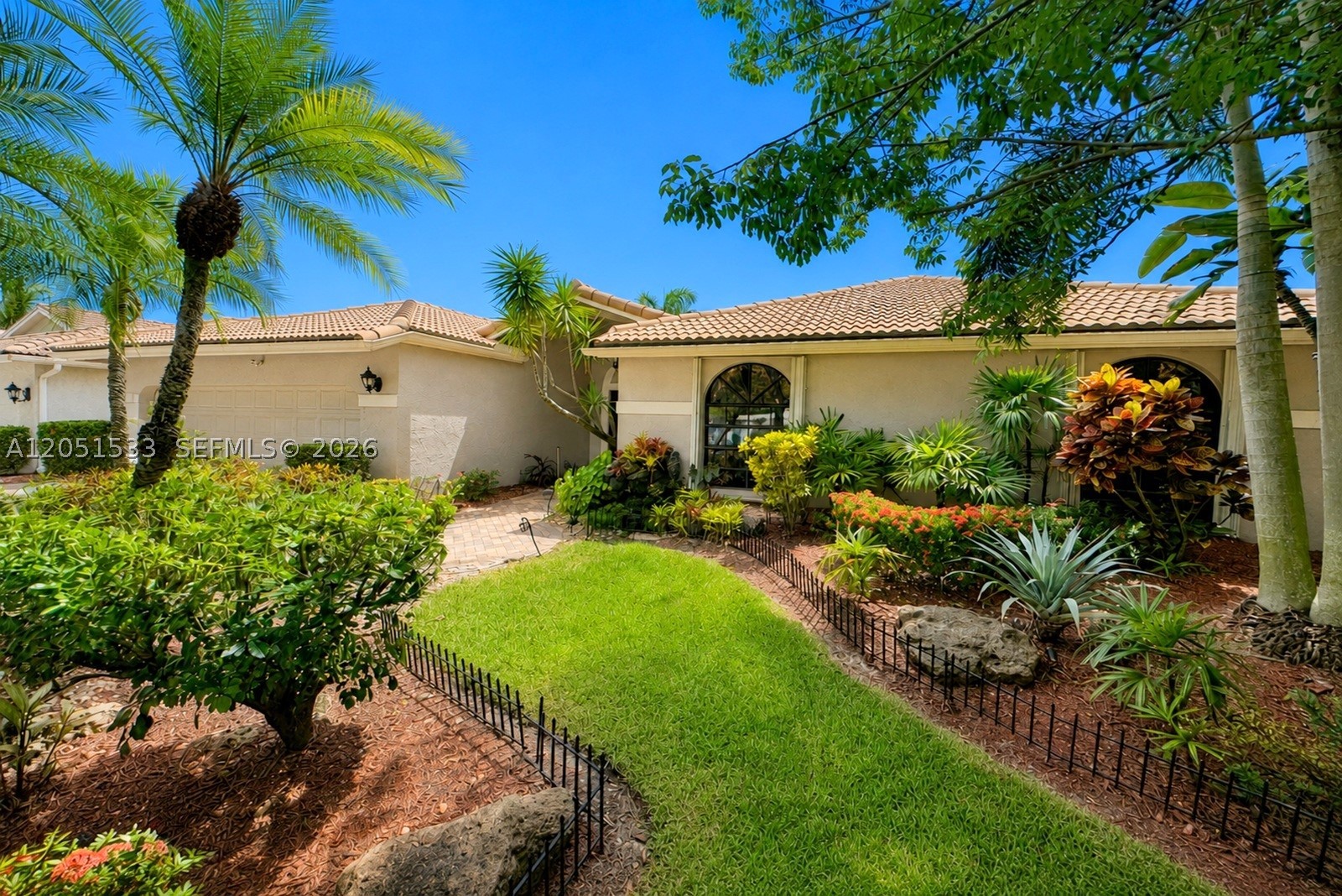 EMBASSY LAKES - Residential