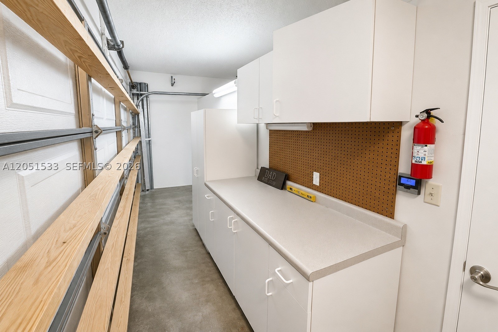 EMBASSY LAKES - Residential