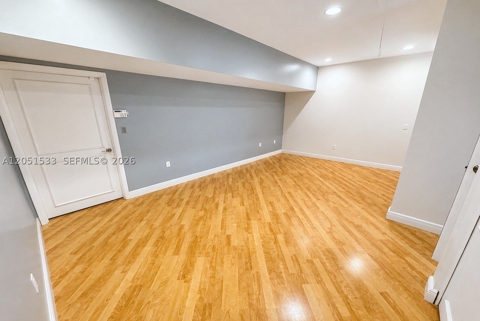 EMBASSY LAKES - Residential