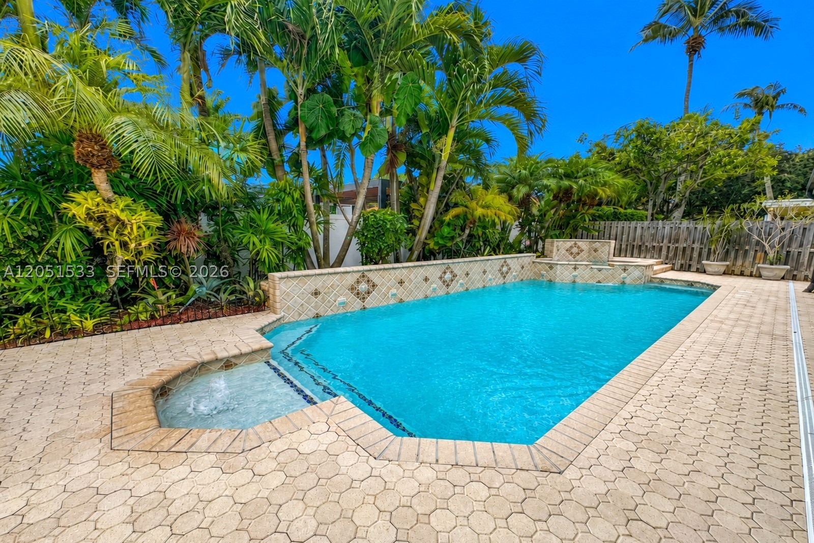 EMBASSY LAKES - Residential