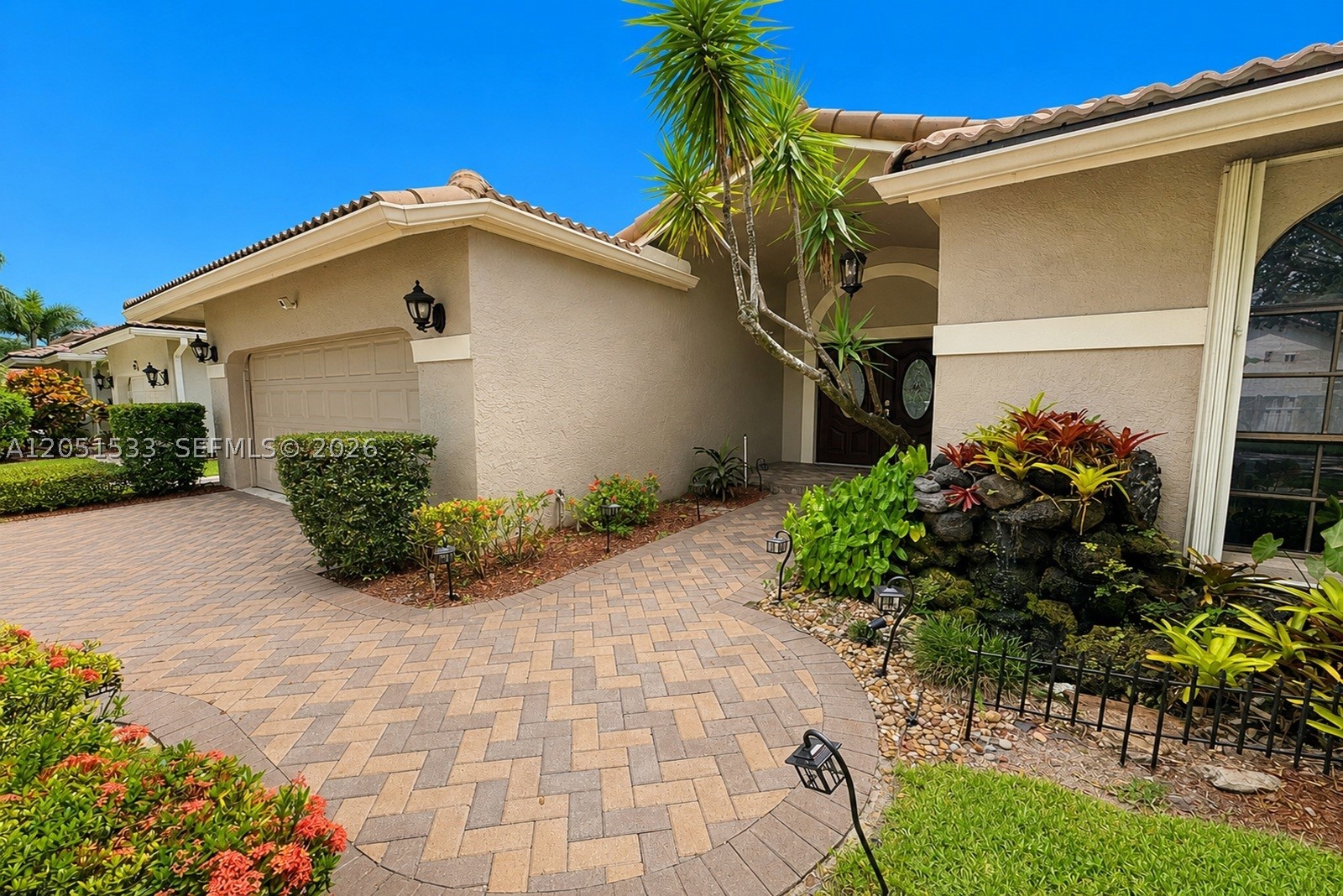 EMBASSY LAKES - Residential