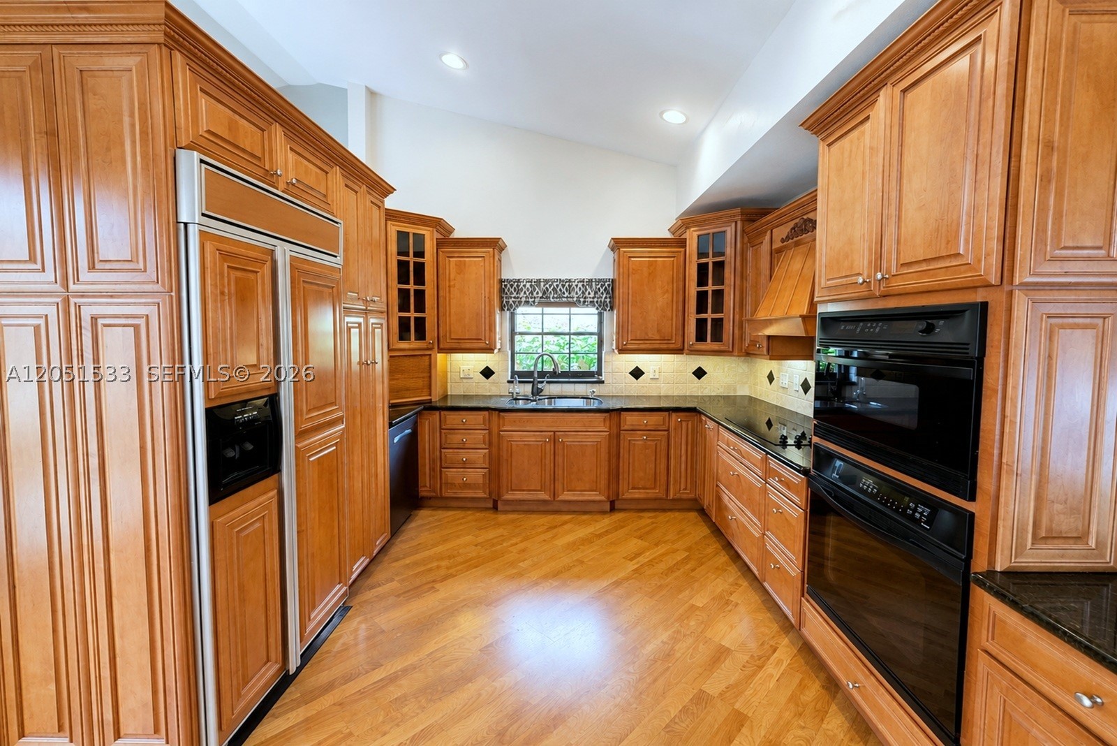 EMBASSY LAKES - Residential