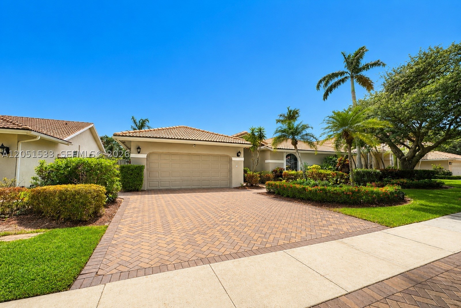 EMBASSY LAKES - Residential