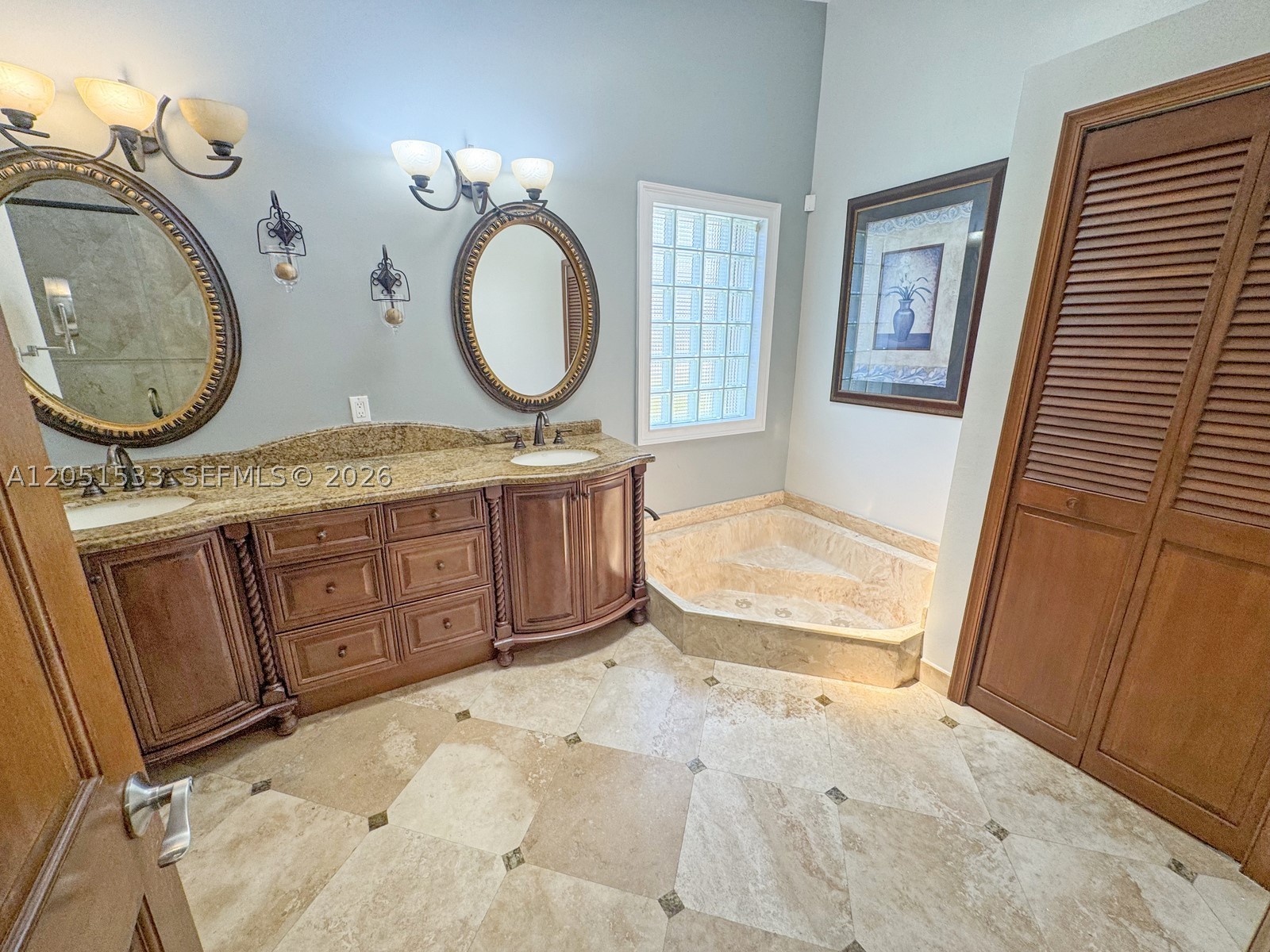 EMBASSY LAKES - Residential