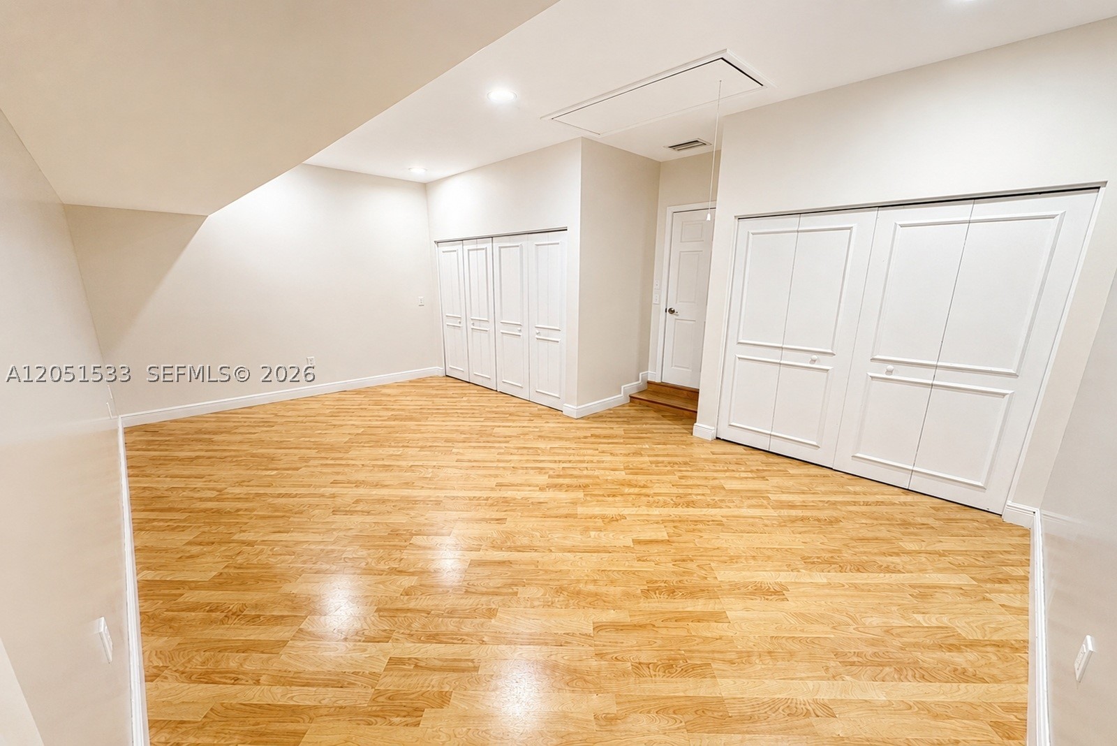 EMBASSY LAKES - Residential