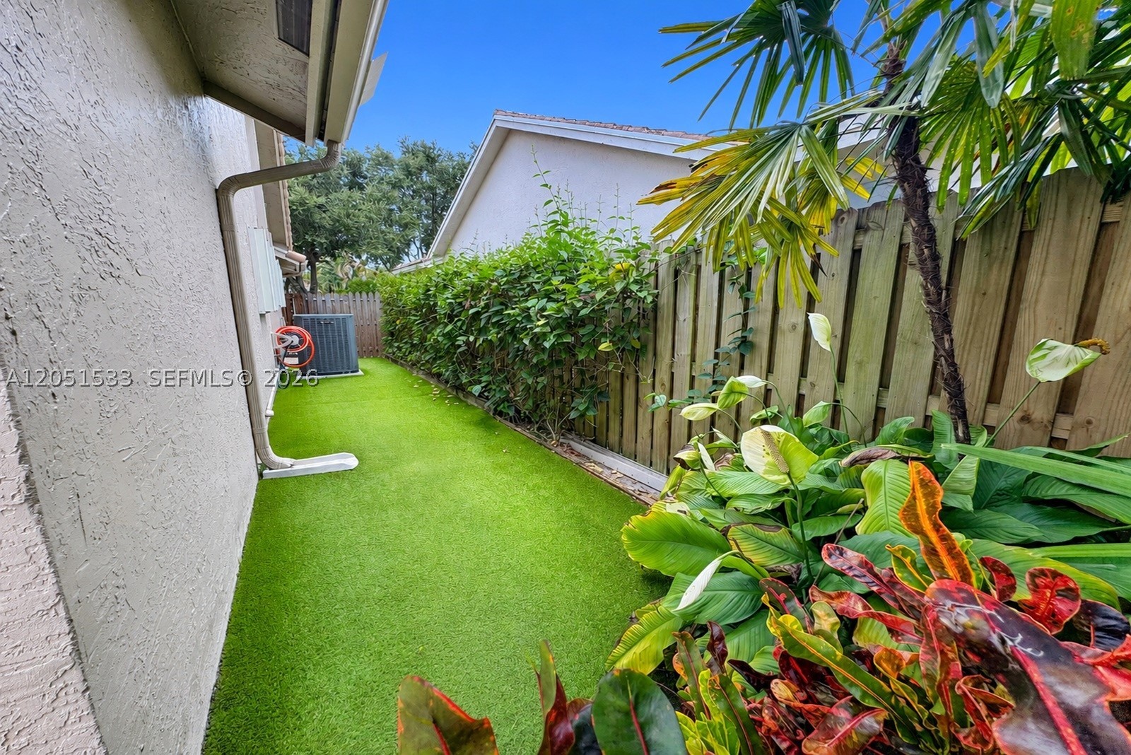 EMBASSY LAKES - Residential