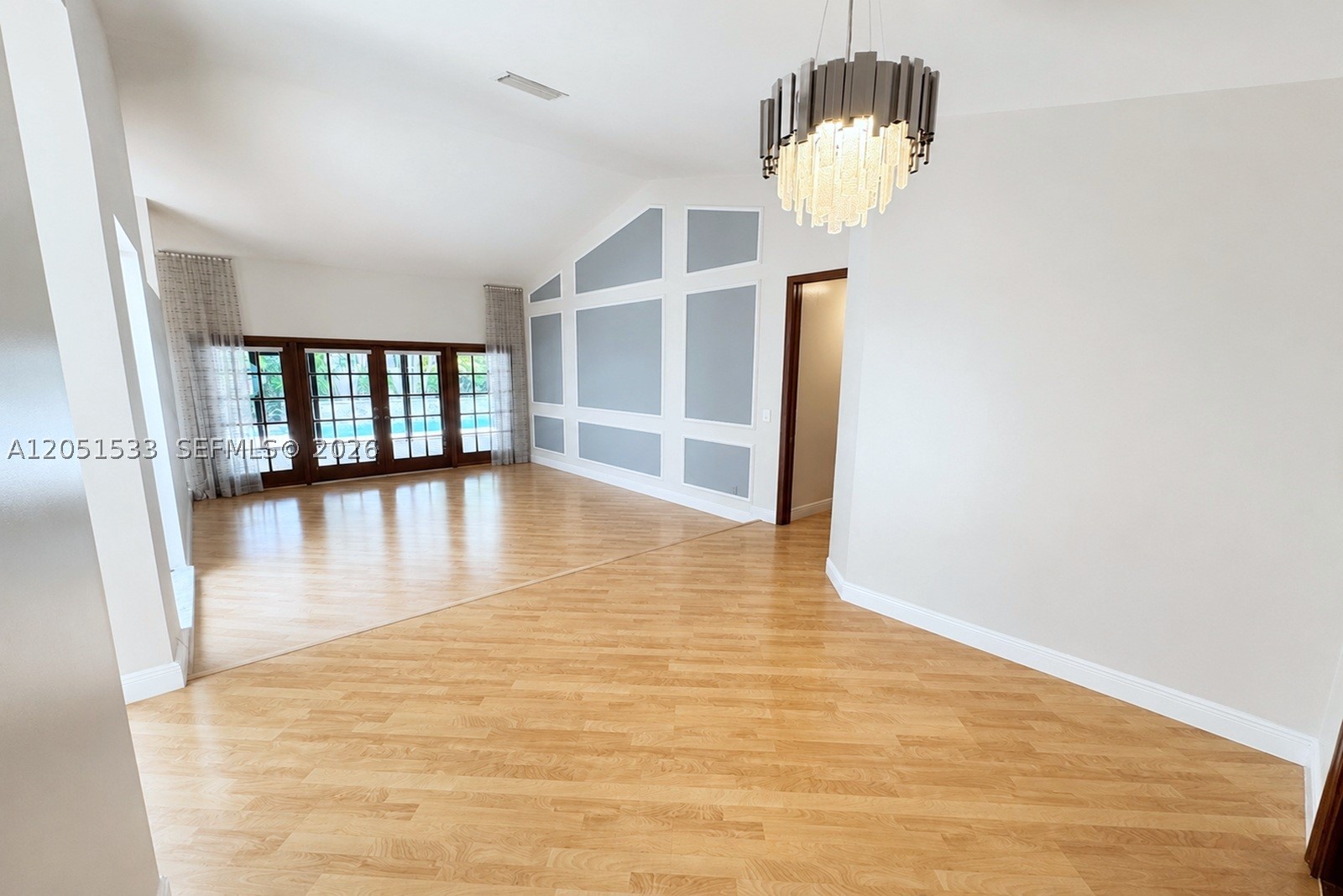 EMBASSY LAKES - Residential