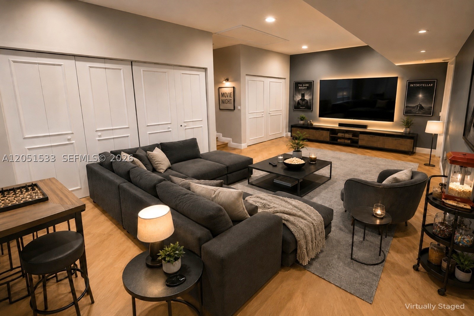 EMBASSY LAKES - Residential
