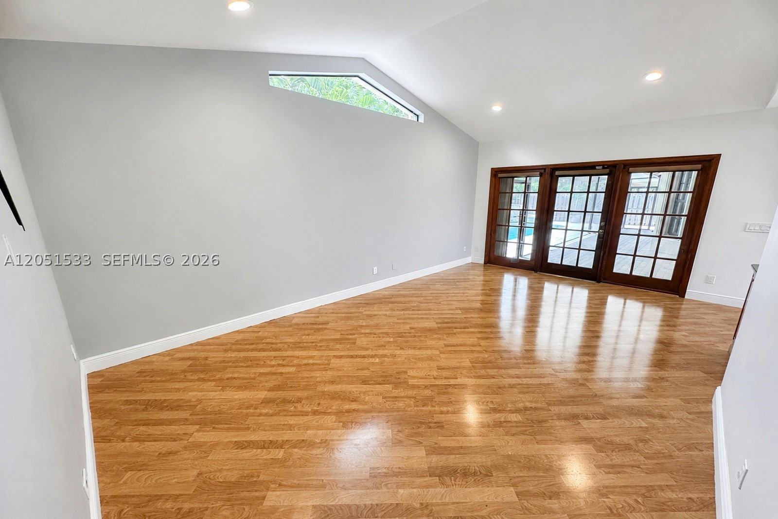 EMBASSY LAKES - Residential