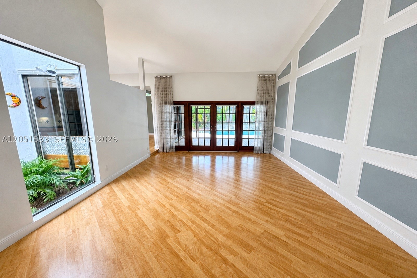 EMBASSY LAKES - Residential