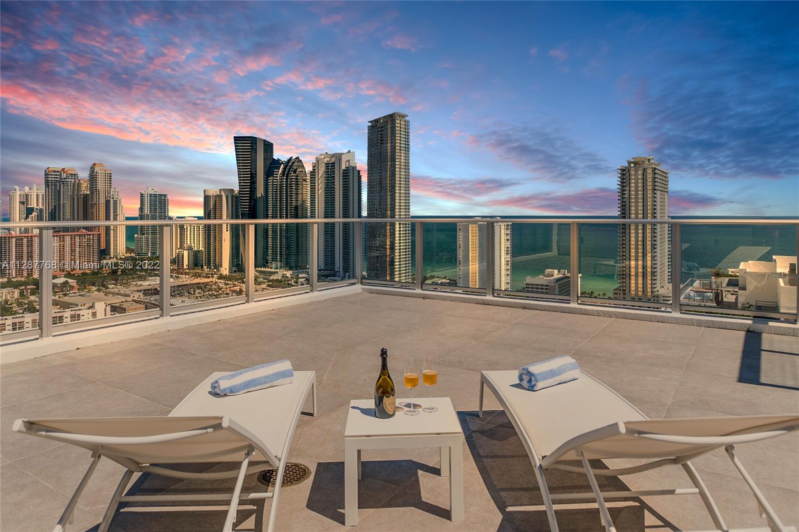 PARQUE TOWERS CONDO - Residential