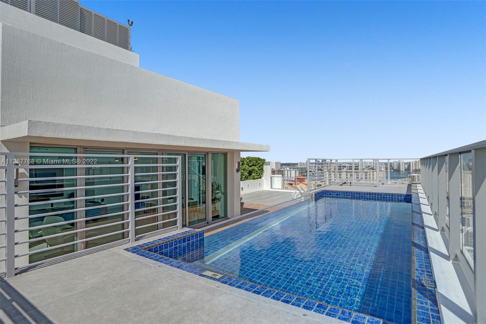 PARQUE TOWERS CONDO - Residential
