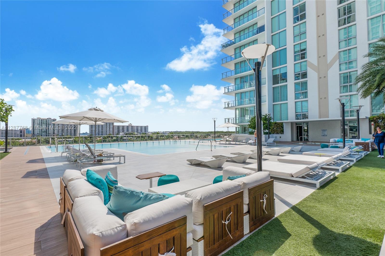 PARQUE TOWERS CONDO - Residential
